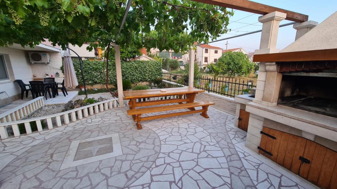 Apartments Pavlinovic Kaštela Exterior foto