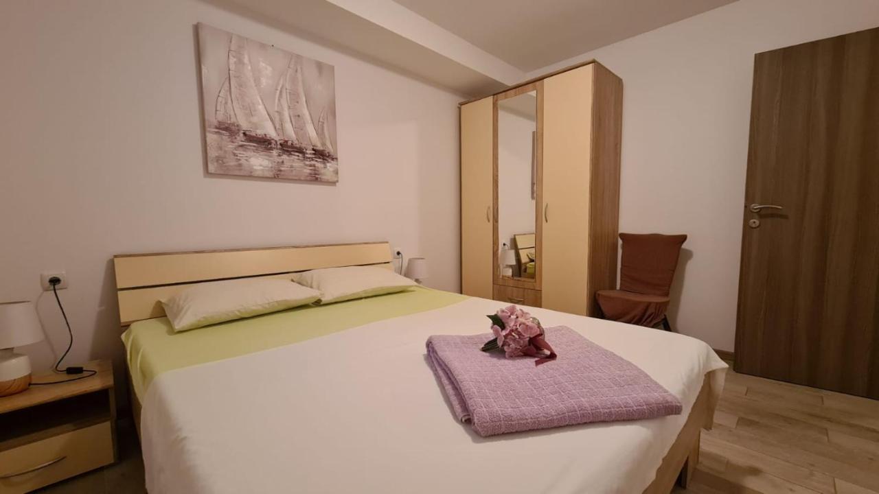 Apartments Pavlinovic Kaštela Exterior foto